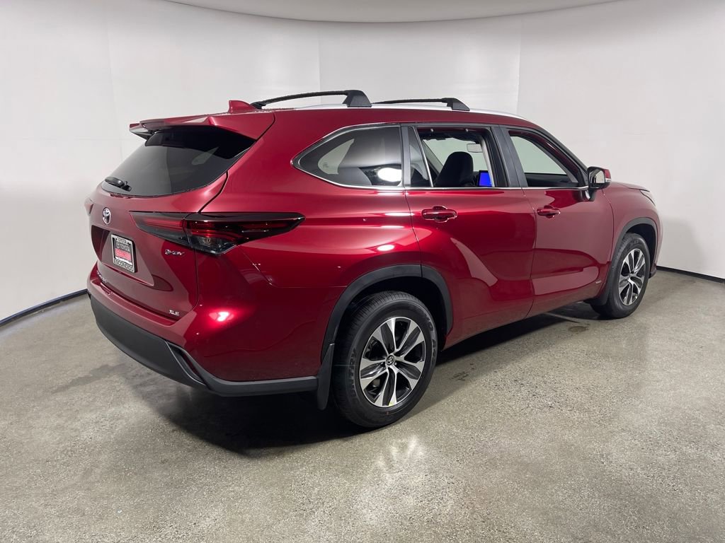 New 2026 Toyota Highlander XLE image 3