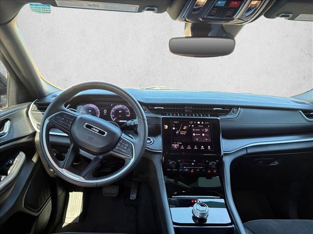 Used 2024 Jeep Grand Cherokee L Altitude AWD/4WD image 10