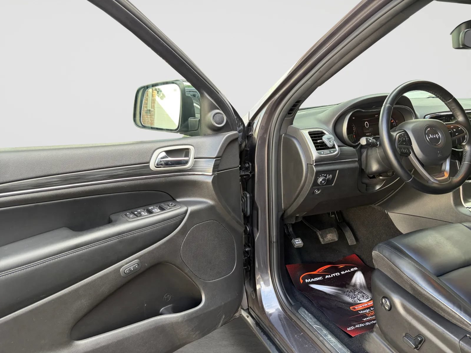 Used 2021 Jeep Grand Cherokee Limited w/ Premium Lighting Group AWD/4WD image 11