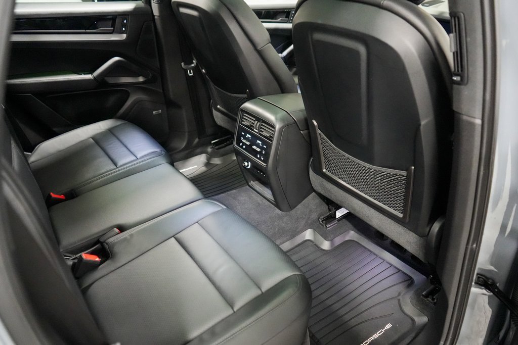 Used 2024 Porsche Cayenne image 19