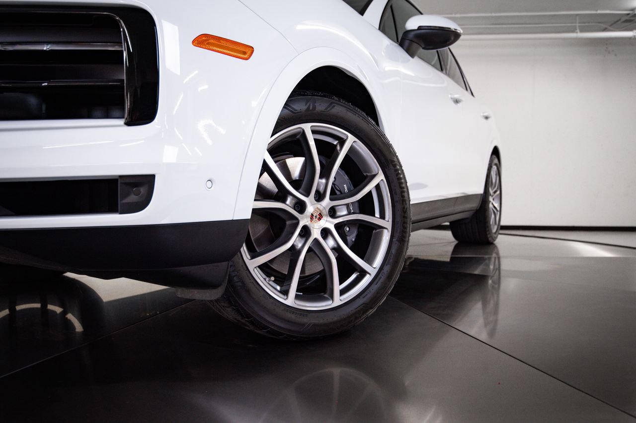 Certified 2025 Porsche Cayenne AWD/4WD image 12
