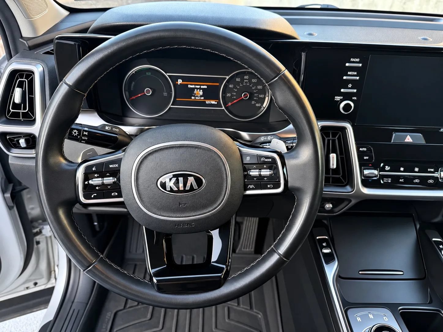 Used 2021 Kia Sorento S FWD image 9