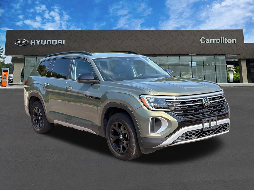 Used 2025 Volkswagen Atlas Peak Edition SE AWD/4WD image 3