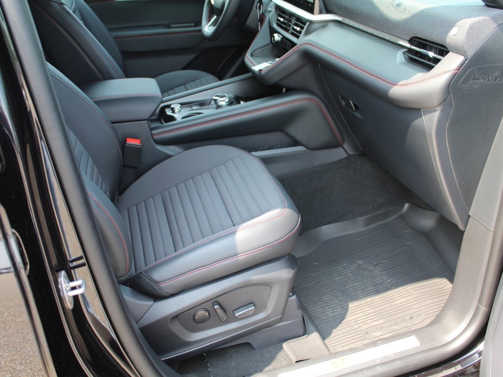 New 2025 Ford Explorer ST-Line w/ Premium Package image 17