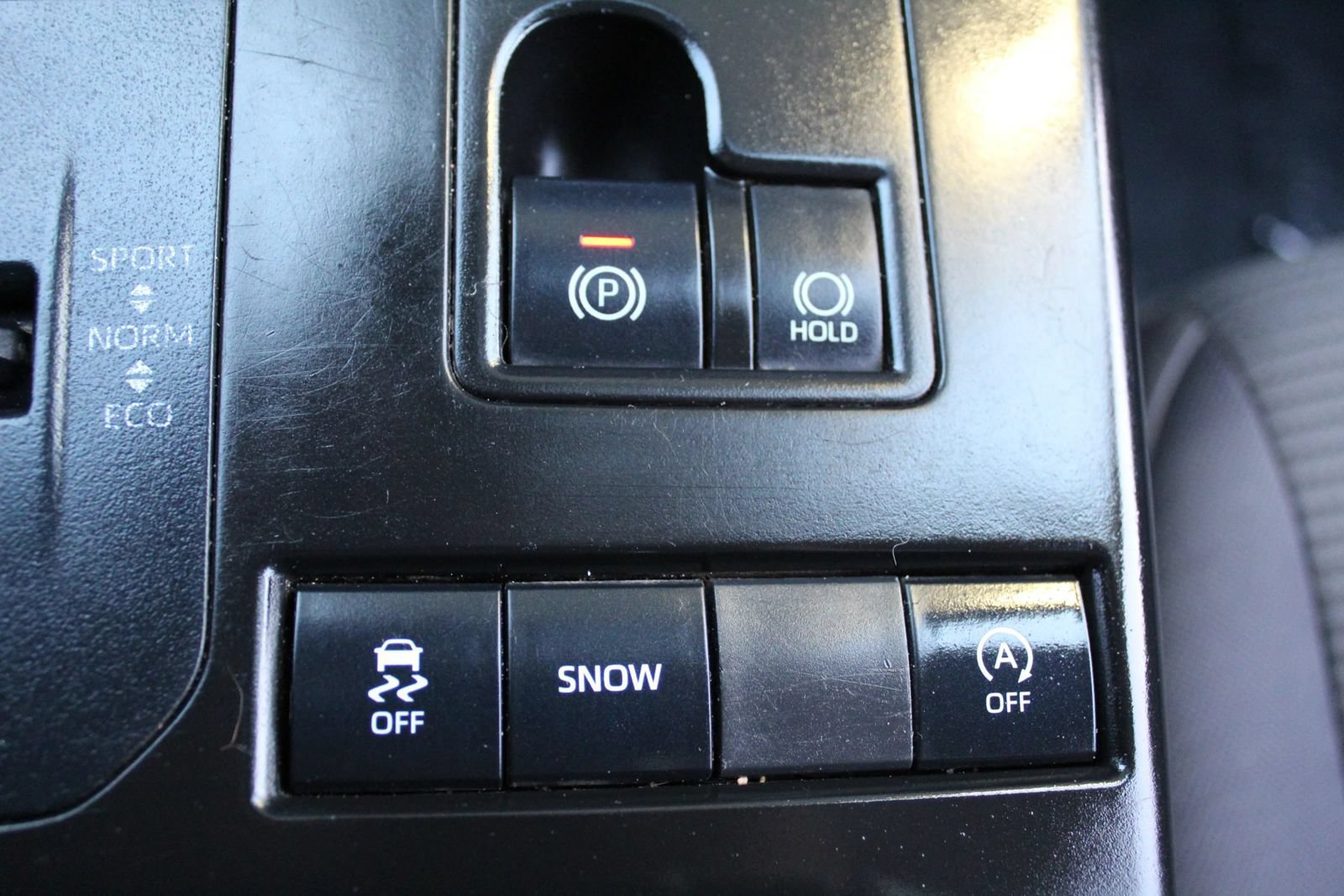Used 2021 Toyota Highlander L FWD image 26