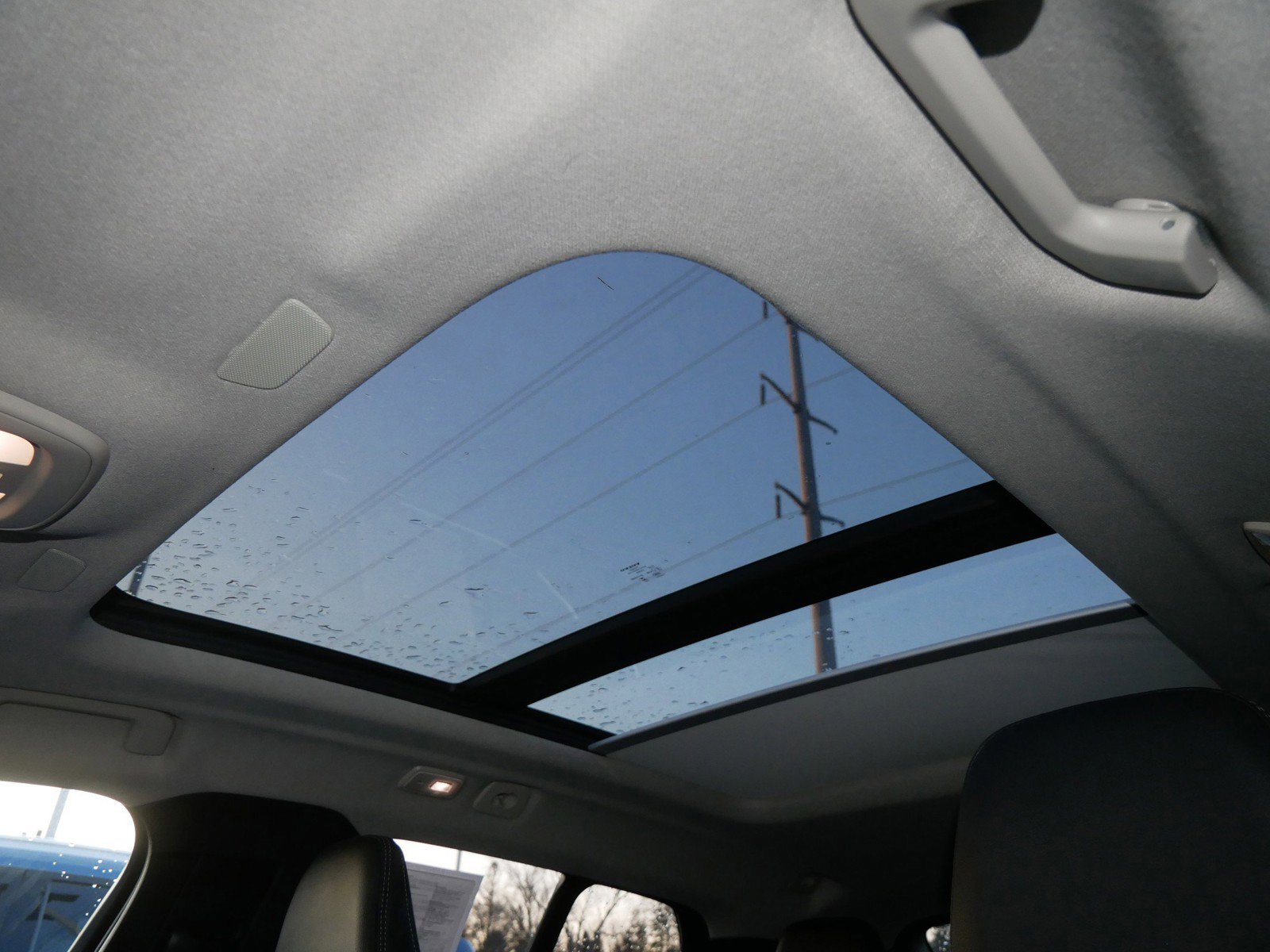 Used 2025 Volvo XC40 B5 Plus image 27
