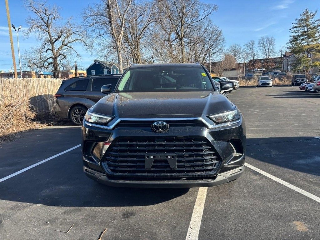 Used 2025 Toyota Grand Highlander FWD image 2