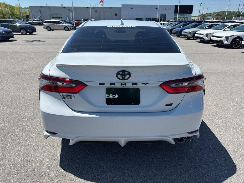 Used 2024 Toyota Camry SE FWD image 4
