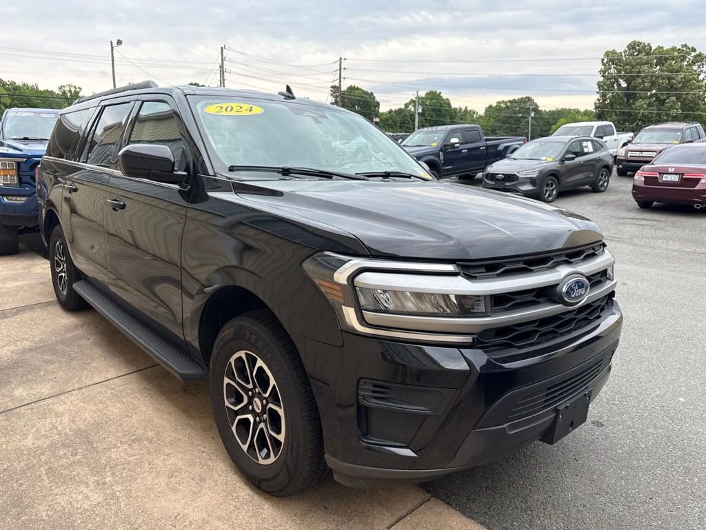 Used 2024 Ford Expedition Max XLT AWD/4WD image 2