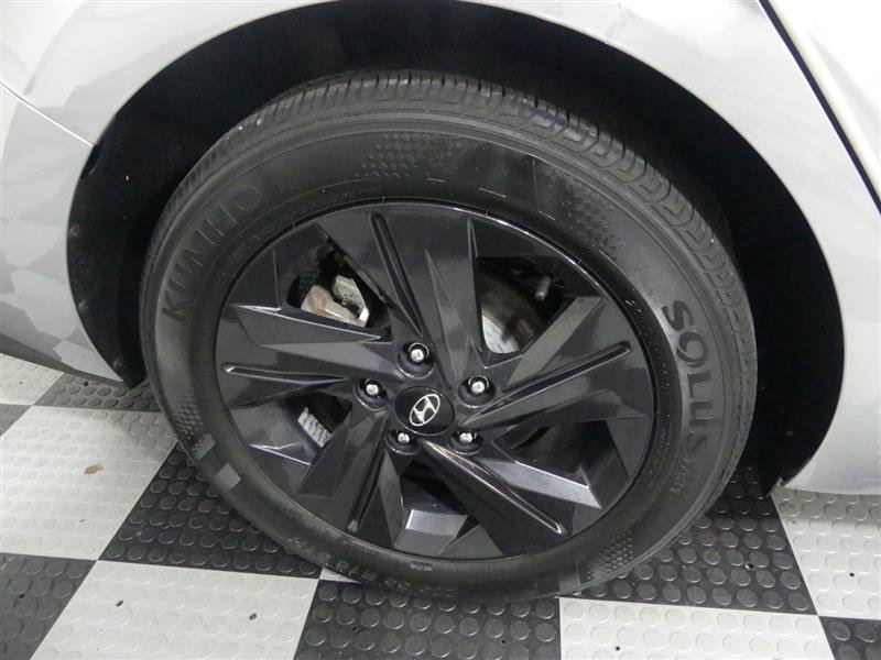 Used 2022 Hyundai Elantra SEL w/ Preferred Accessory Package image 16