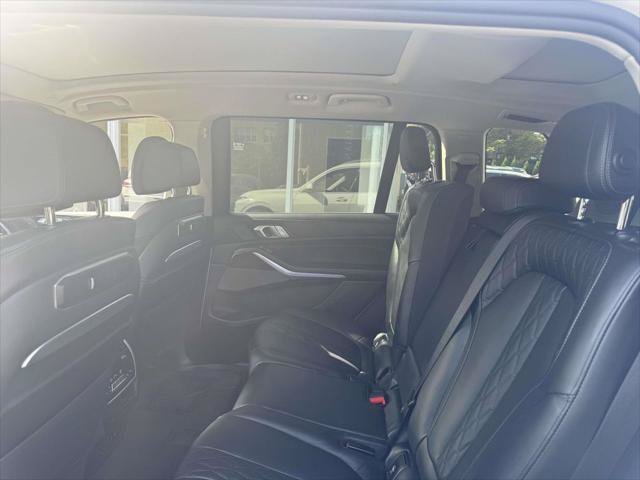 Used 2025 BMW X7 xDrive40i AWD/4WD image 11