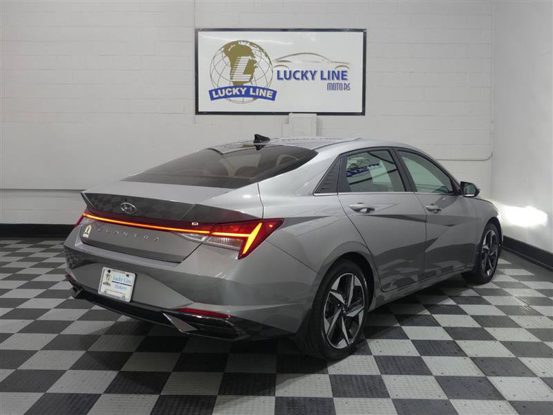 Used 2022 Hyundai Elantra SEL w/ Convenience + Premium Package FWD image 10
