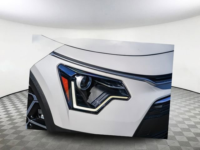 Certified 2023 Kia Niro EX FWD image 3