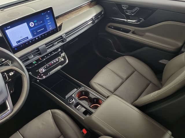 Used 2025 Lincoln Corsair Reserve FWD image 11