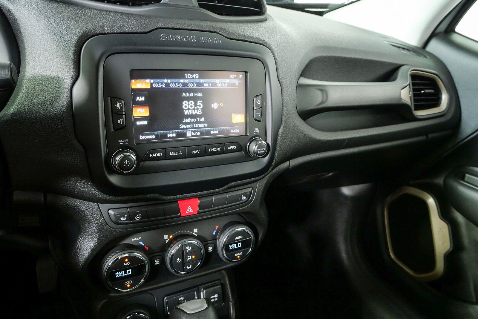 Used 2017 Jeep Renegade Limited AWD/4WD image 12