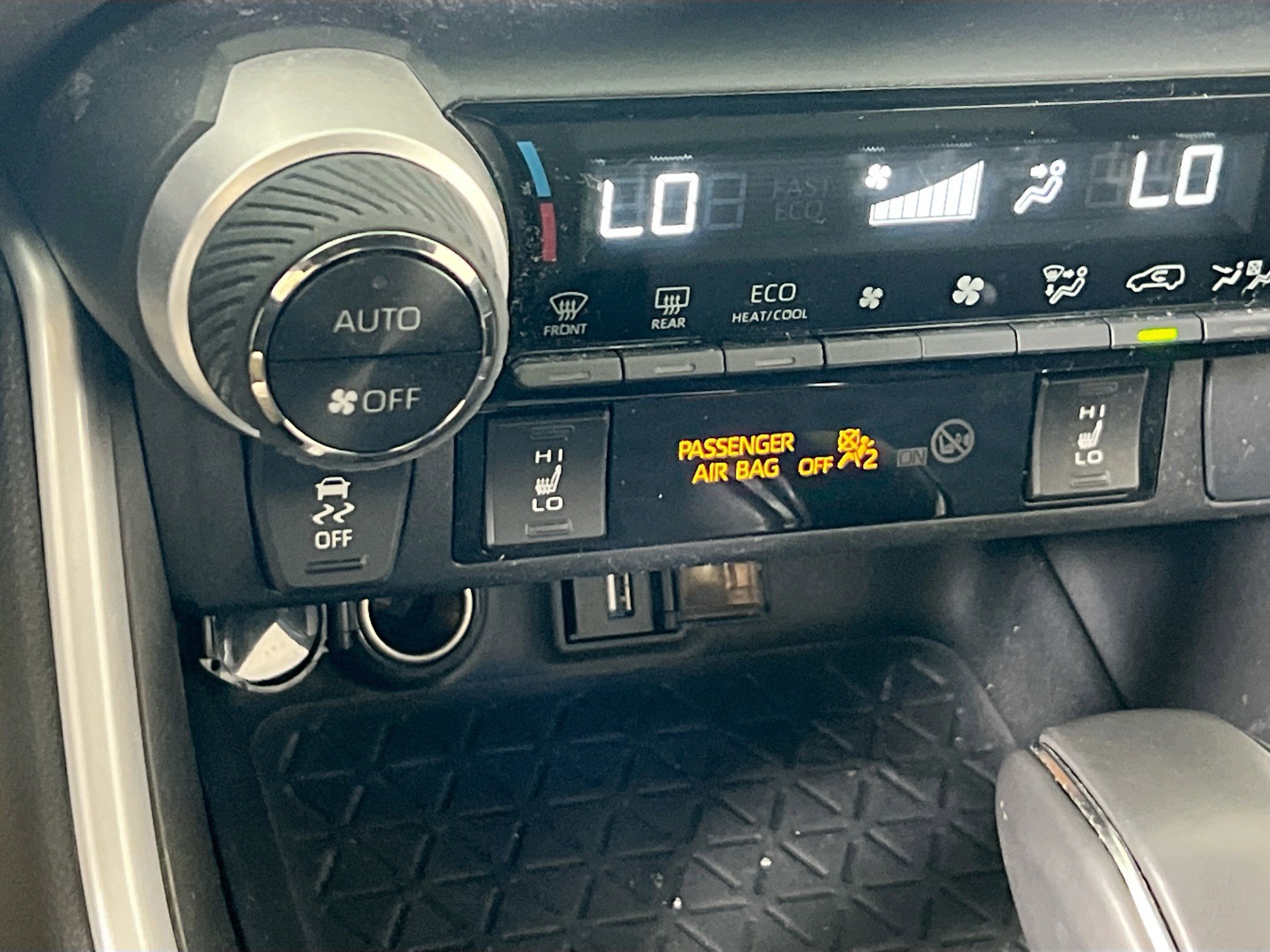 Used 2022 Toyota RAV4 XSE w/ XSE Grade Weather Package AWD/4WD image 19