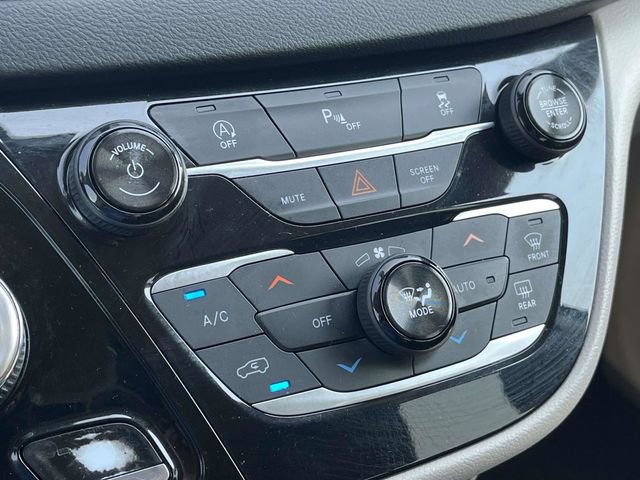 Used 2018 Chrysler Pacifica Touring-L FWD image 30