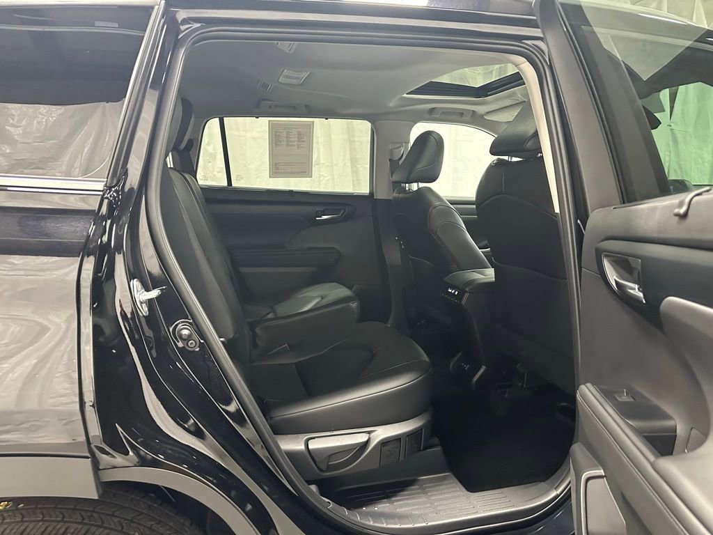 Used 2025 Toyota Highlander XLE image 57