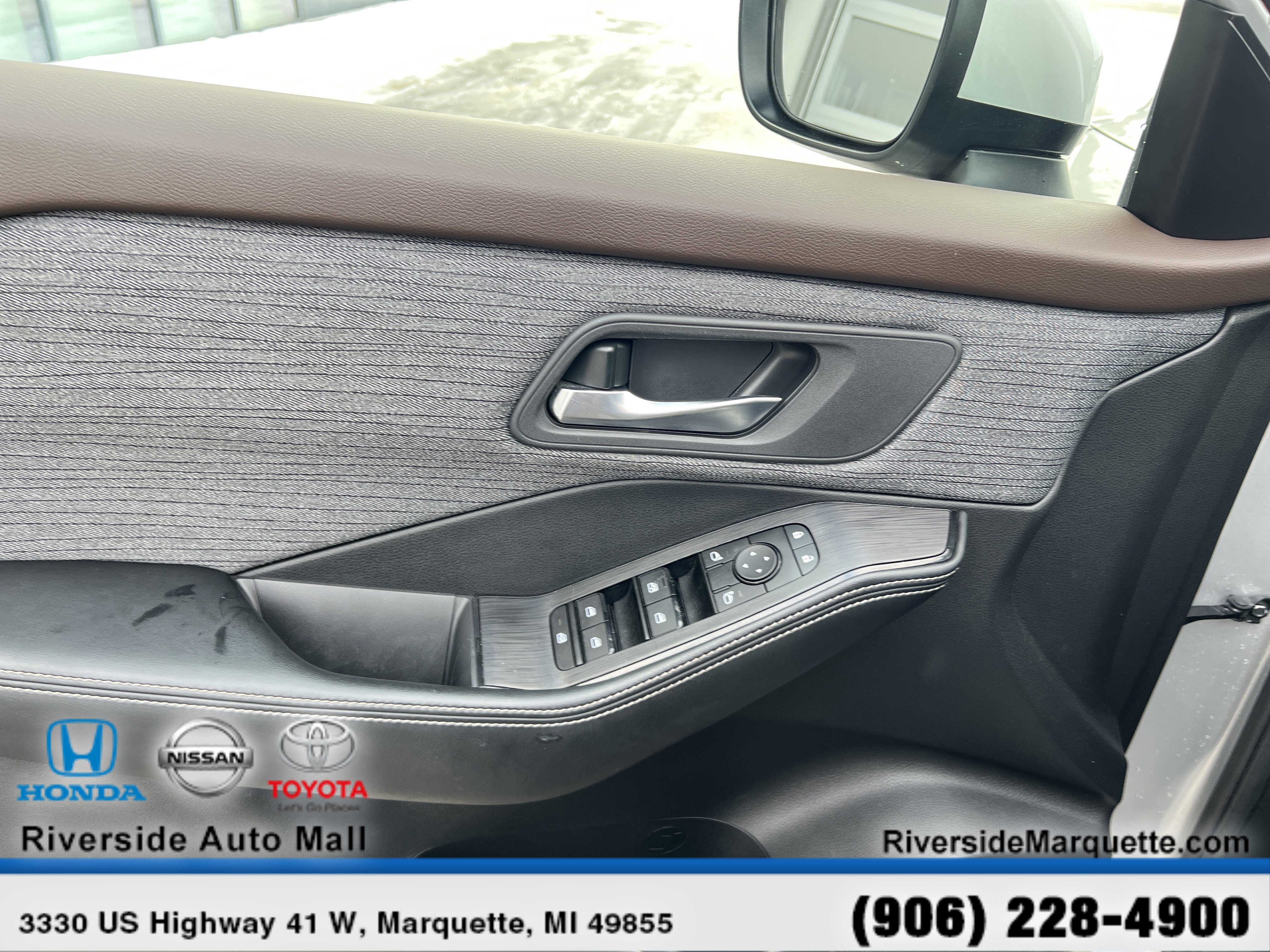 Used 2023 Nissan Rogue SV image 23