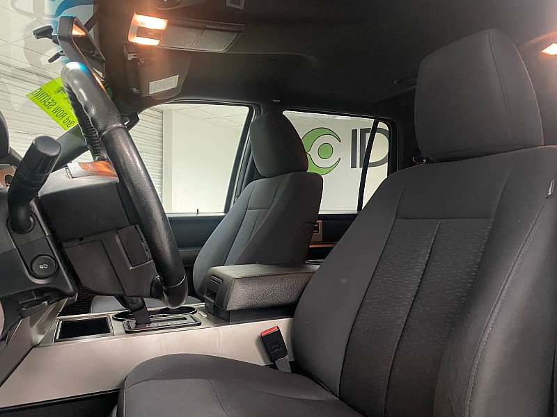 Used 2017 Ford Expedition XLT image 9