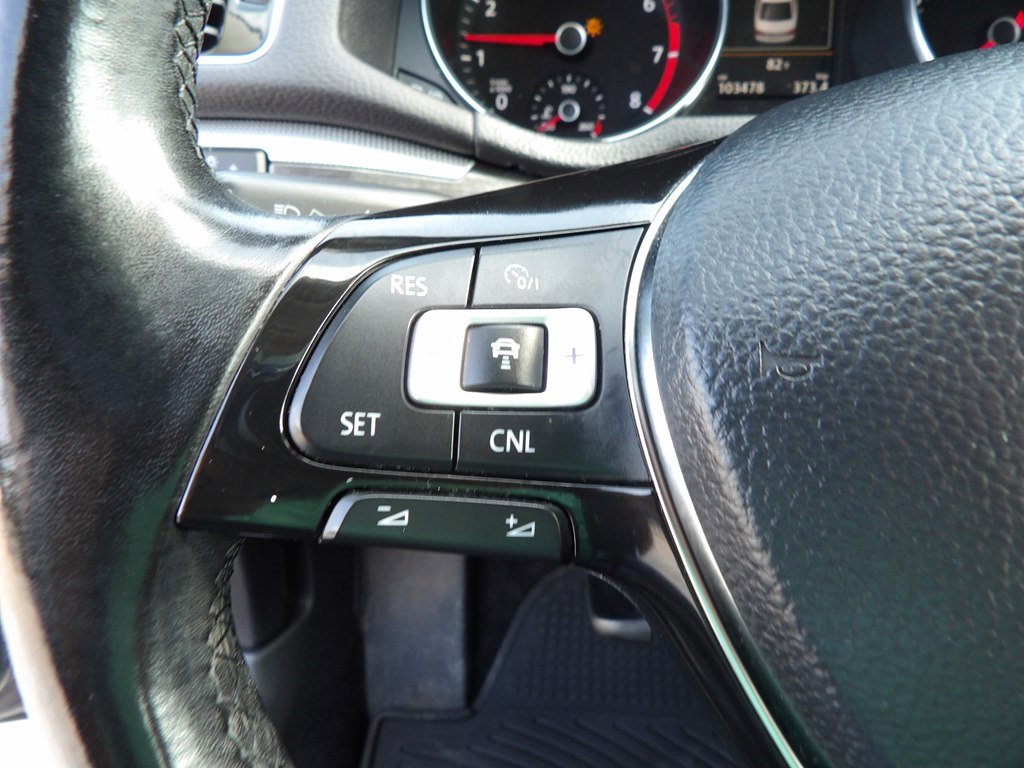 Used 2017 Volkswagen Passat 1.8T SEL Premium image 16