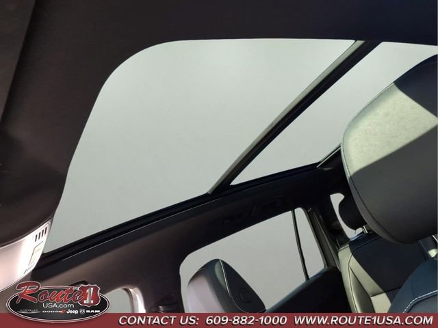 Used 2023 Volkswagen Tiguan SE R-Line FWD image 37
