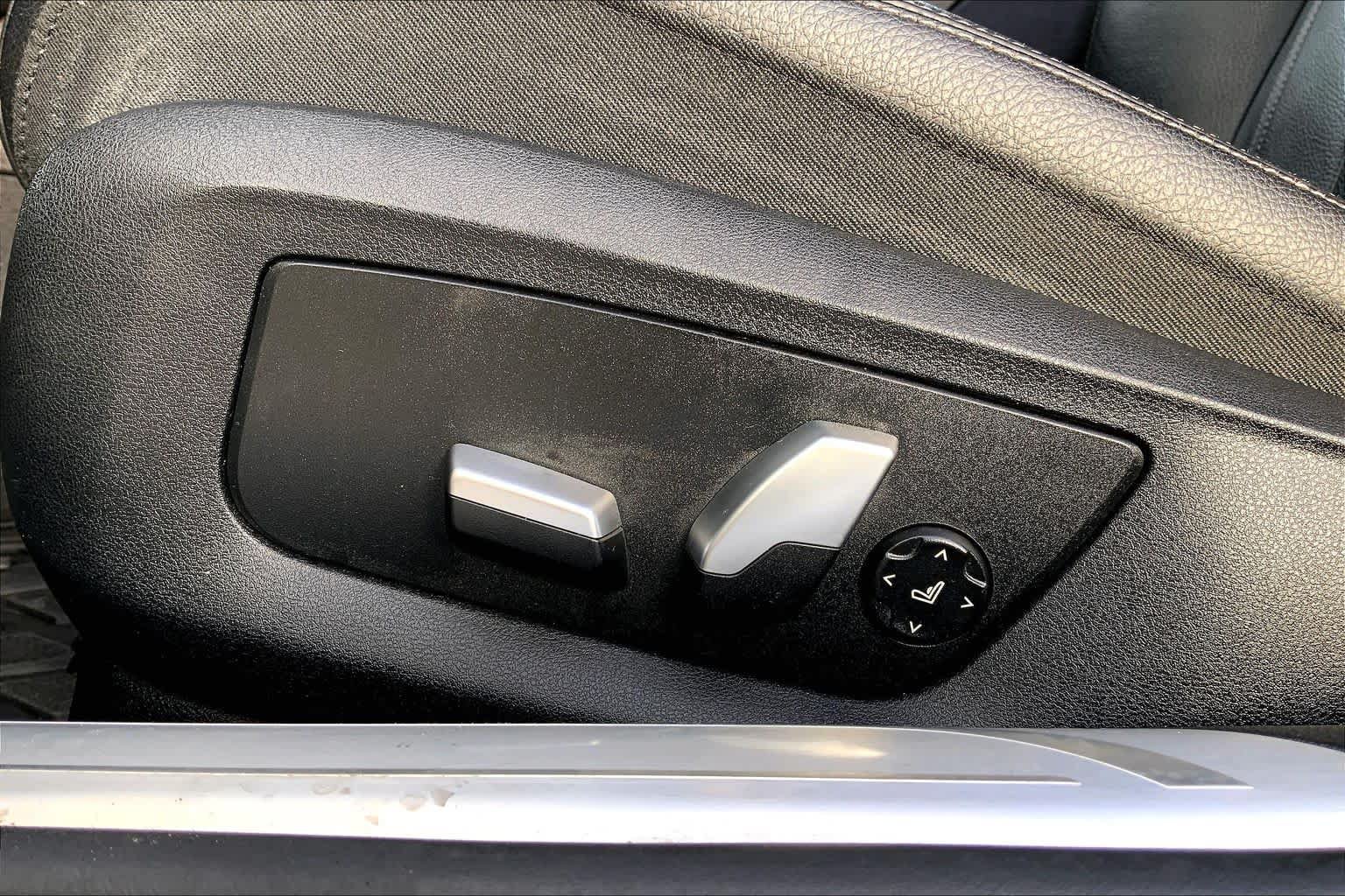 Used 2018 BMW 740i RWD image 32