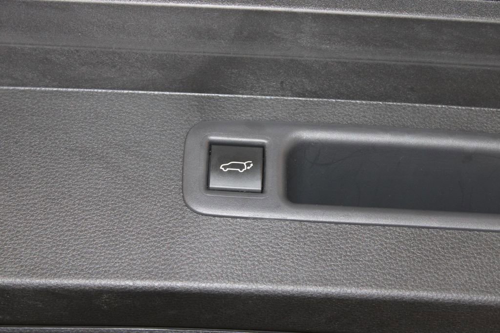 Used 2025 Toyota Highlander XSE image 16