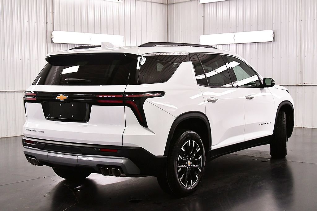 New 2026 Chevrolet Traverse LT w/ Sun and Wheel Package AWD/4WD image 7