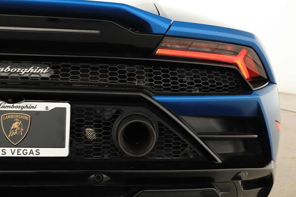 Used 2020 Lamborghini Huracan EVO RWD image 32