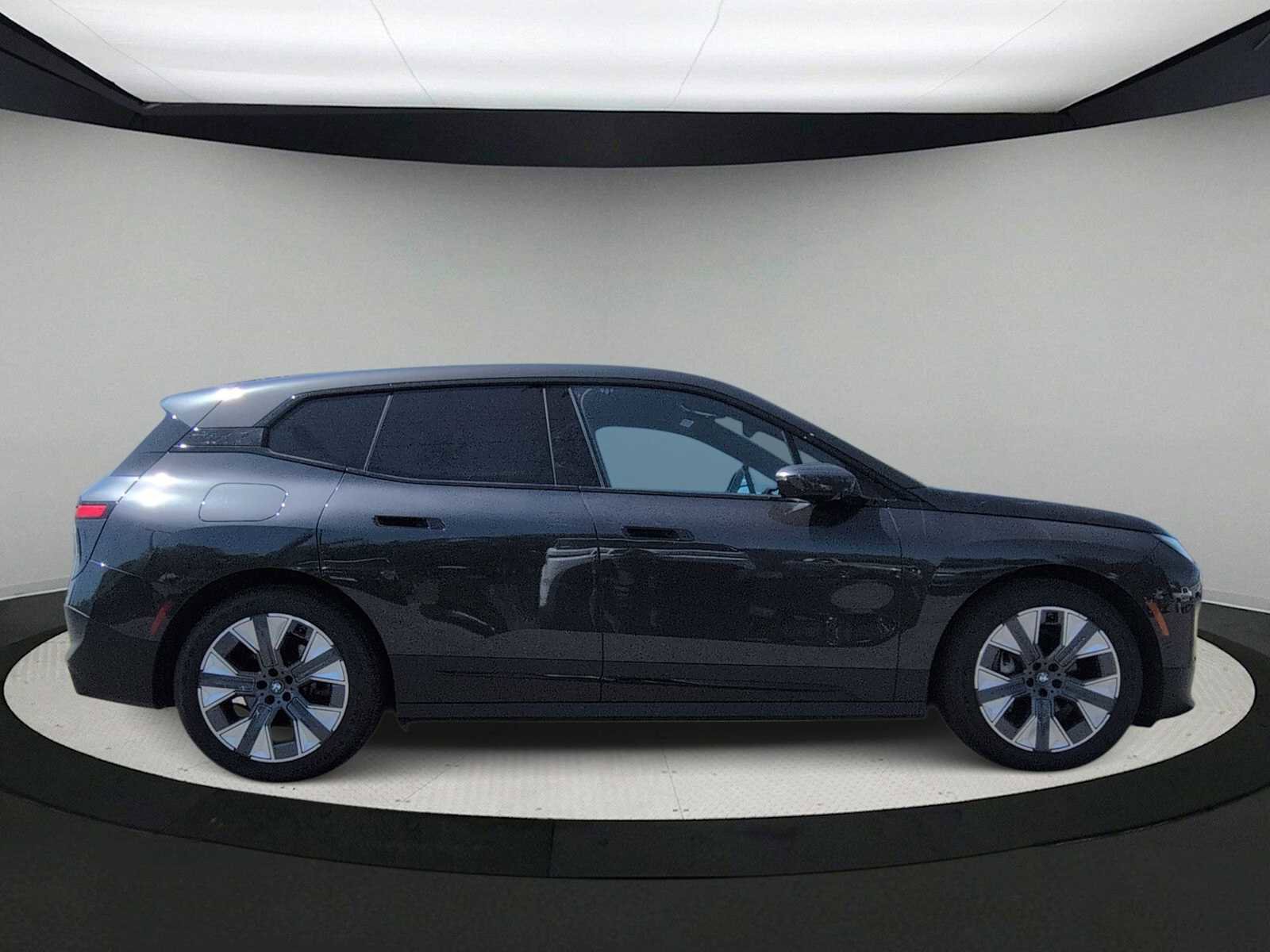 Certified 2022 BMW iX xDrive50 w/ Premium Package AWD/4WD image 9