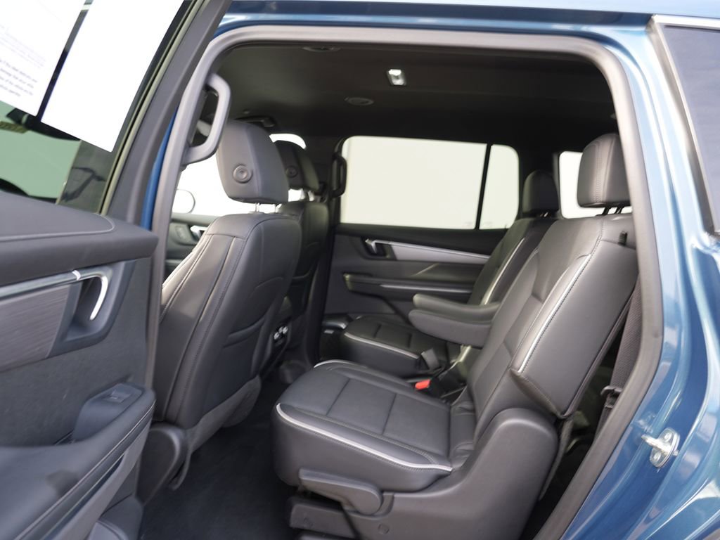 Used 2025 Buick Enclave Preferred AWD/4WD image 18