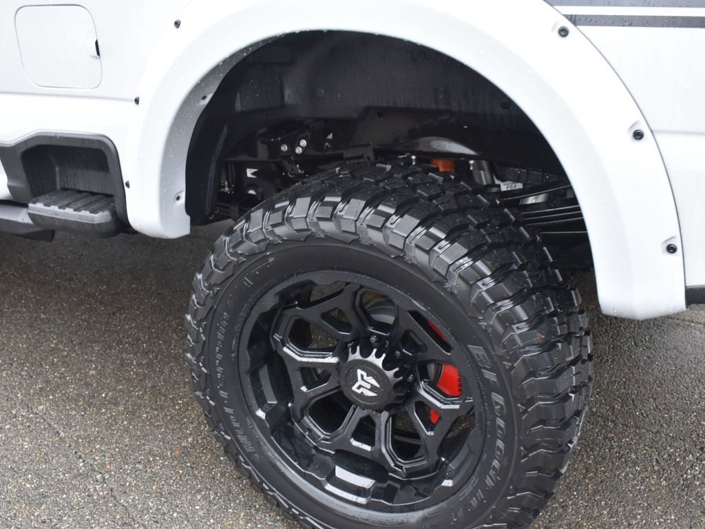 New 2026 Ford F250 Lariat w/ Black Appearance Package image 8