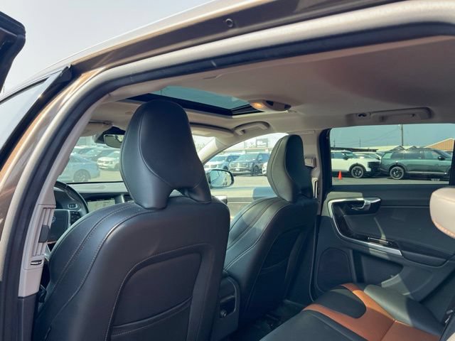 Used 2016 Volvo V60 T5 Cross Country Platinum AWD/4WD image 13