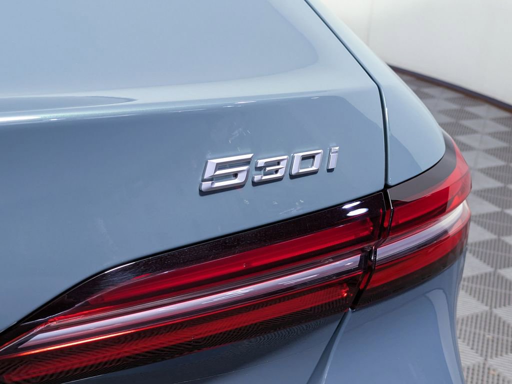 Used 2025 BMW 530i xDrive w/ Premium Package image 12