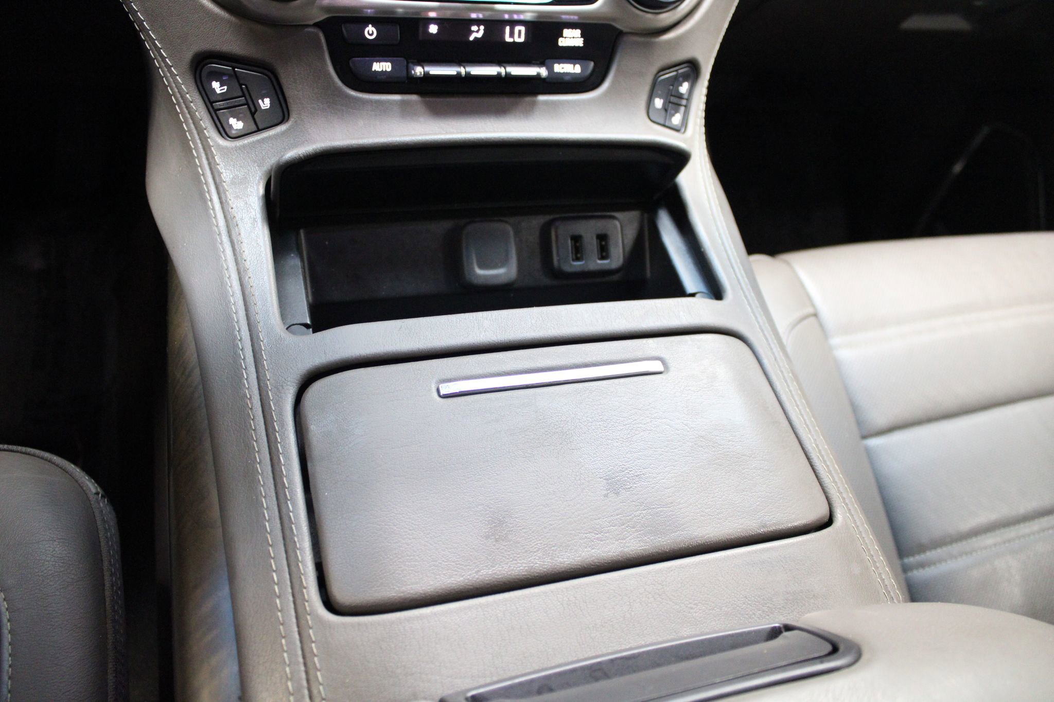 Used 2018 GMC Yukon Denali image 33