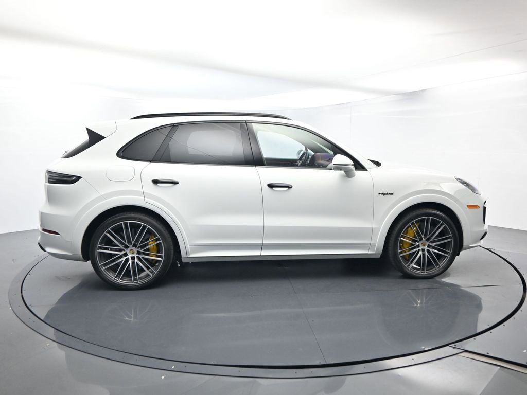 Used 2022 Porsche Cayenne Turbo S image 16