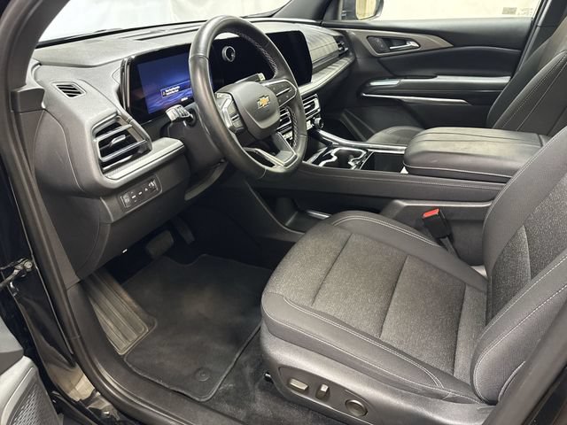 Certified 2025 Chevrolet Traverse LT w/ Sun and Wheel Package AWD/4WD image 12