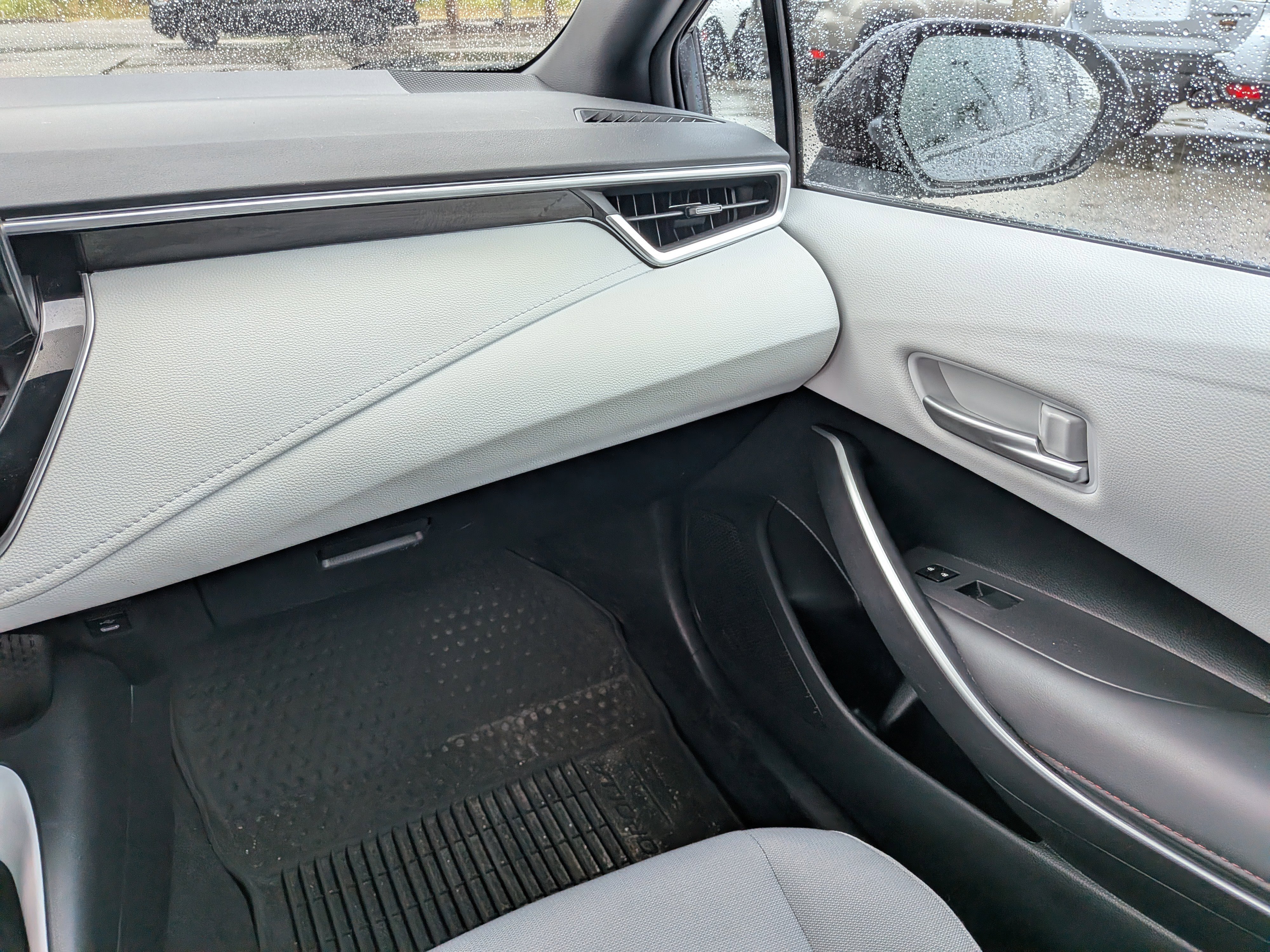 Used 2024 Toyota Corolla SE FWD image 16