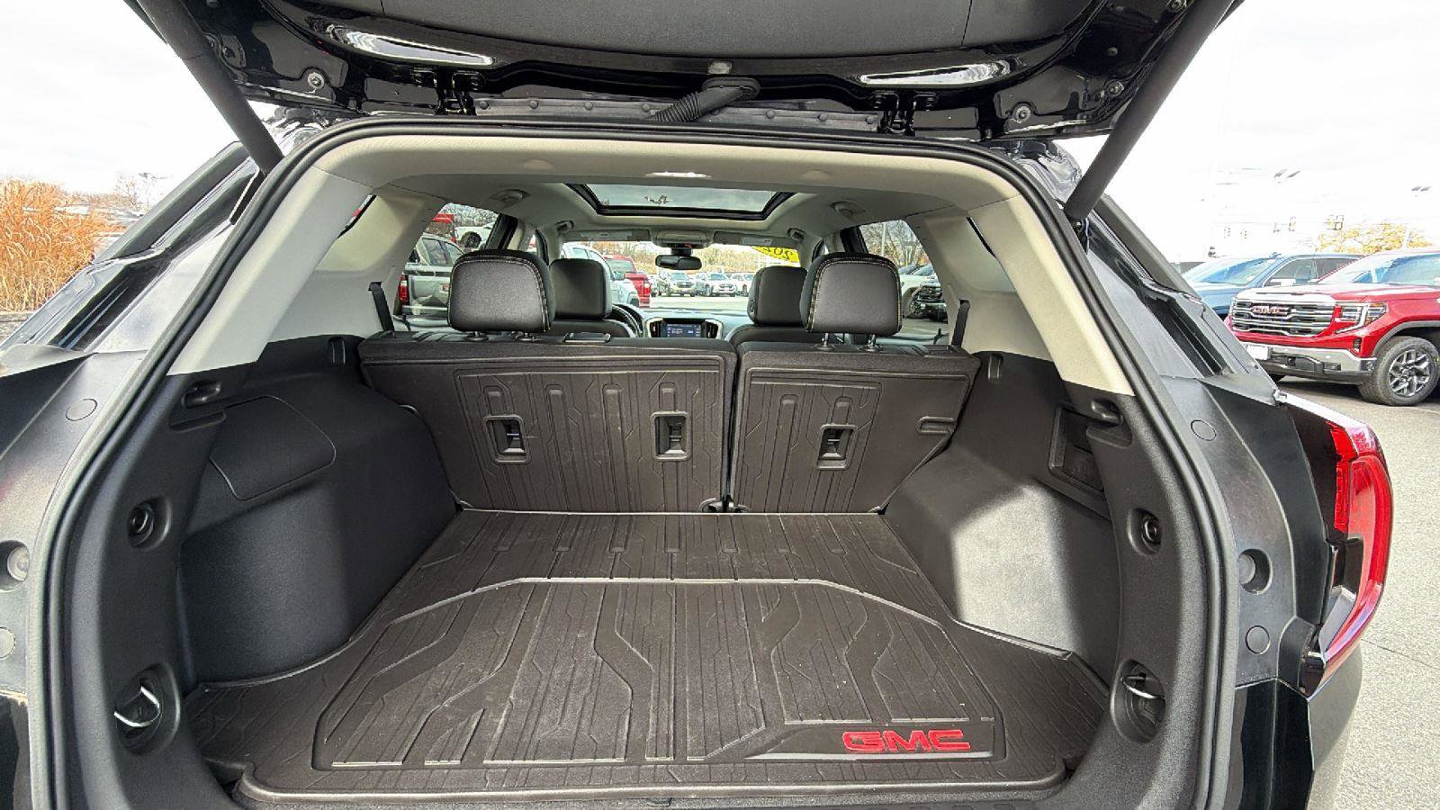 Used 2023 GMC Terrain Denali image 28