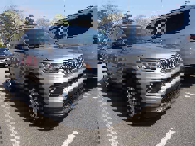 Used 2024 Jeep Compass Latitude image 3