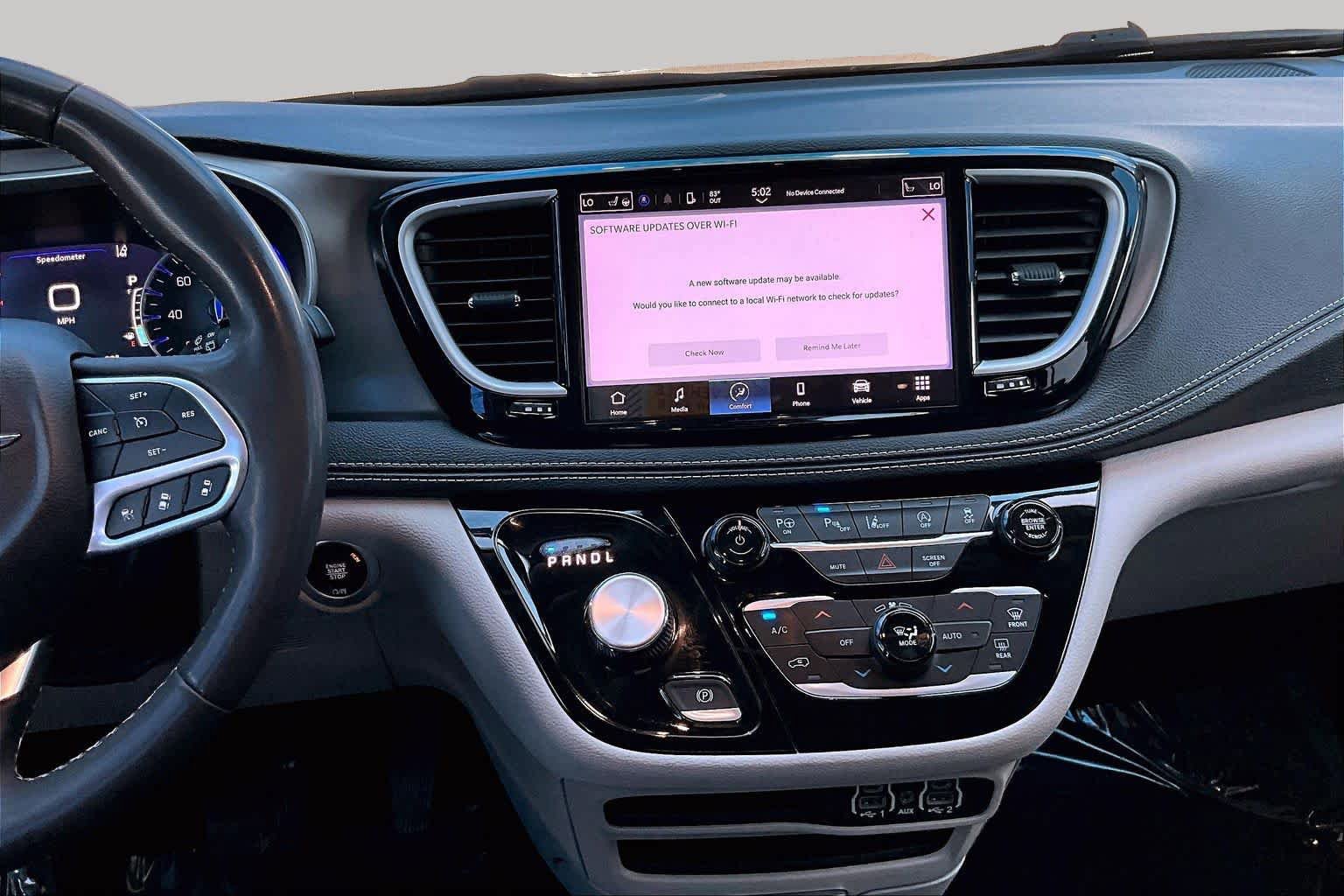 Used 2023 Chrysler Pacifica Touring-L AWD/4WD image 7
