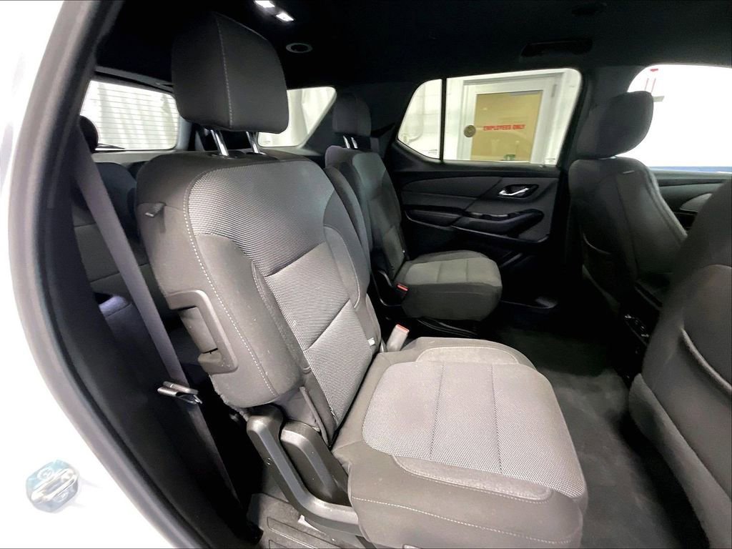 Used 2023 Chevrolet Traverse LT AWD/4WD image 16
