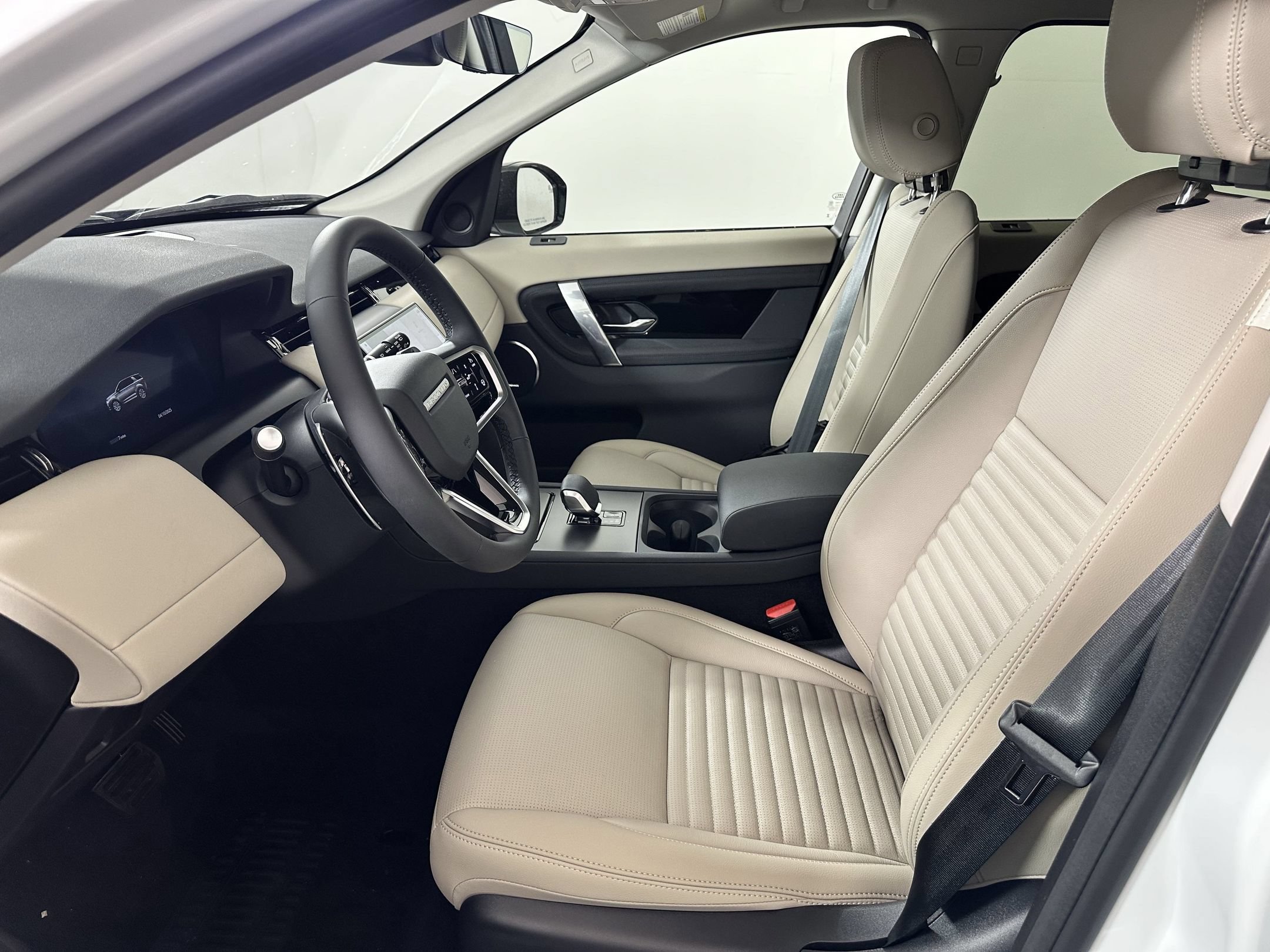 Certified 2025 Land Rover Discovery Sport S AWD/4WD image 4
