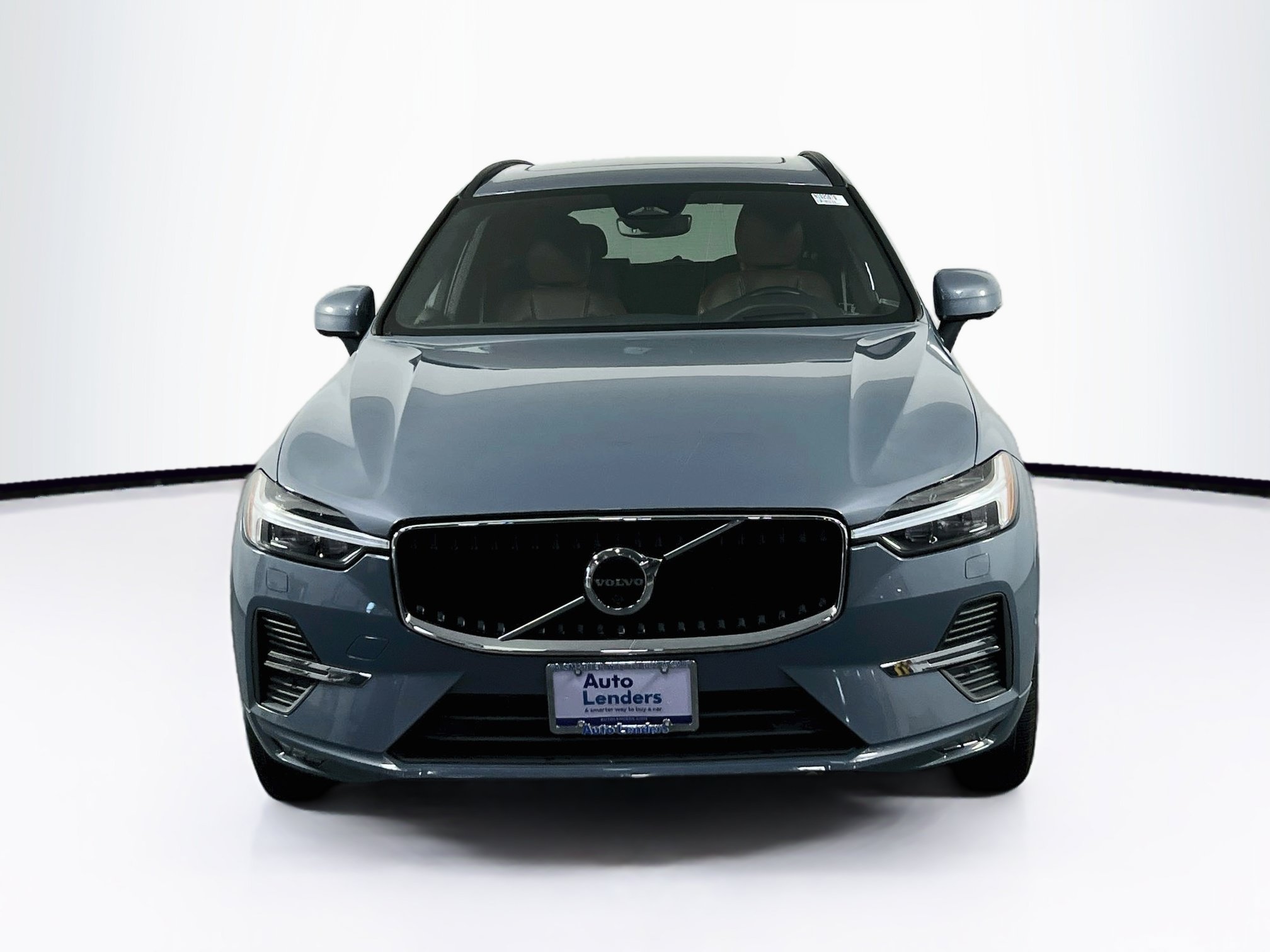 Used 2022 Volvo XC60 B5 Momentum AWD/4WD image 2