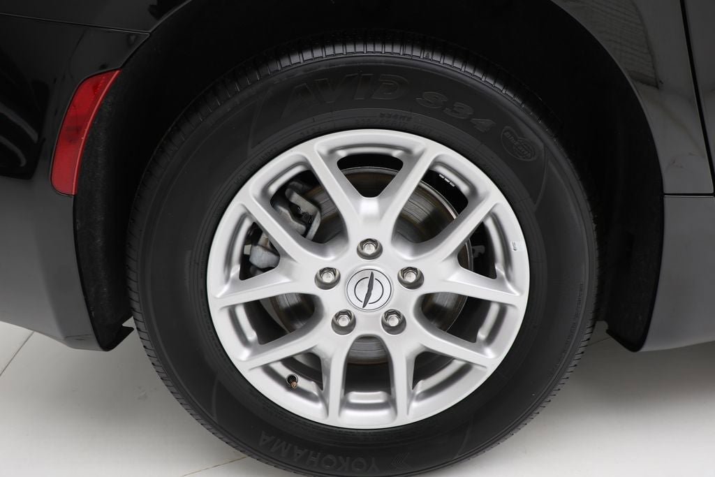 Used 2025 Chrysler Pacifica Select FWD image 9