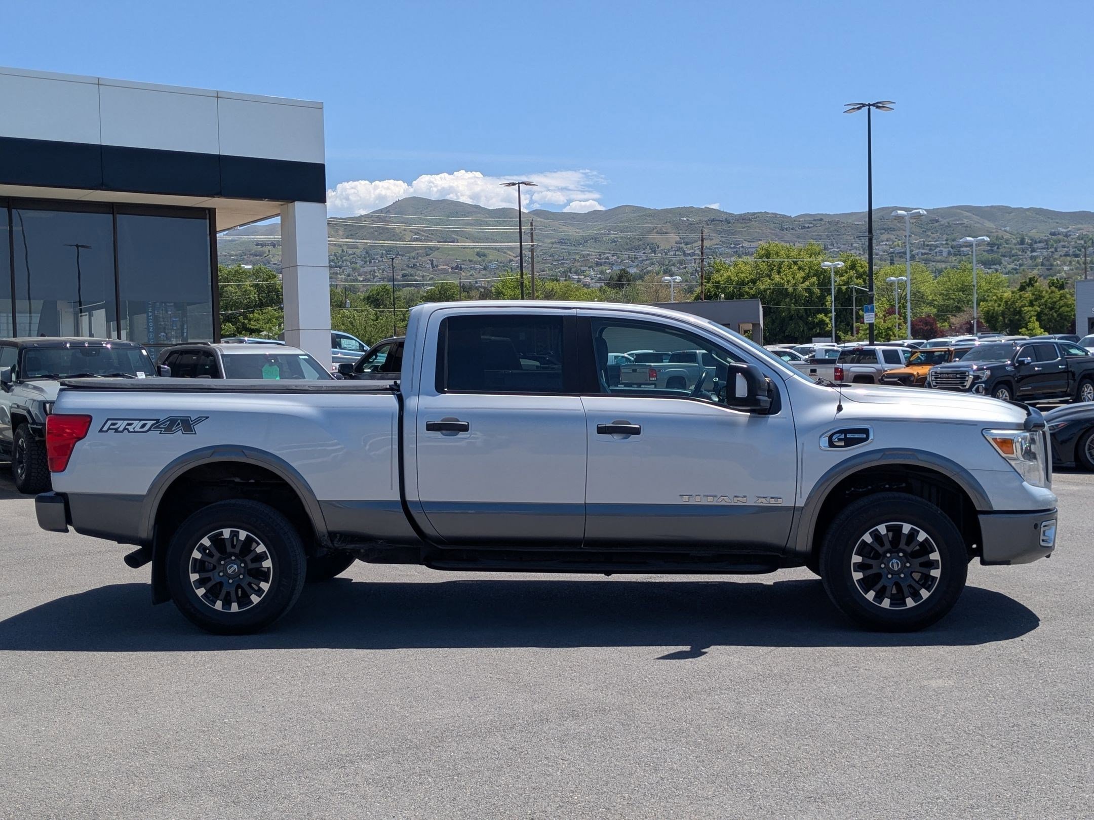 Used 2018 Nissan Titan PRO-4X w/ Pro-4x Convenience Package AWD/4WD image 6