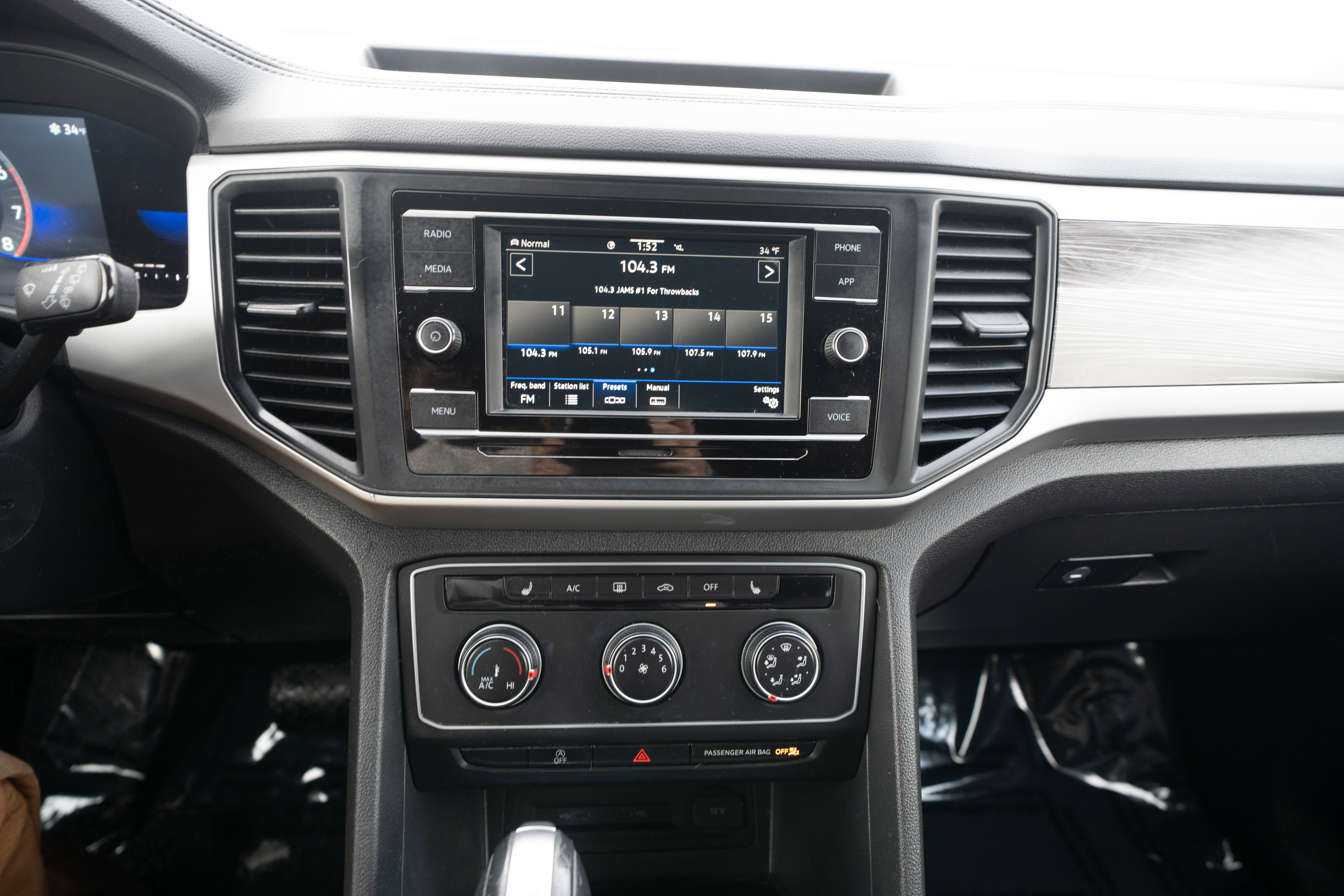 Used 2023 Volkswagen Atlas Cross Sport SE image 17