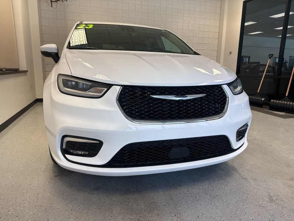 Used 2023 Chrysler Pacifica Touring-L FWD image 37