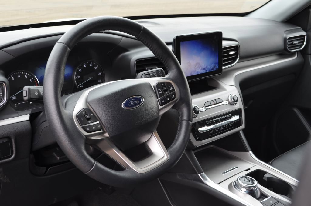 Used 2024 Ford Explorer XLT w/ Equipment Group 202A image 8